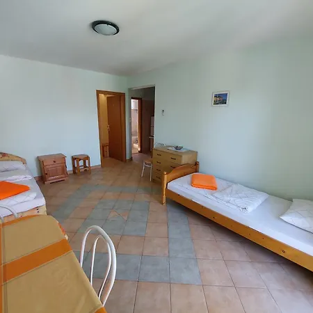 Appartement Flora Sutivan