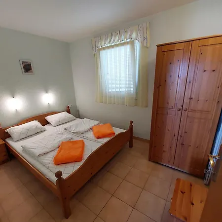 Flora Apartment *