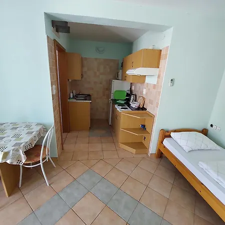 Flora Apartment