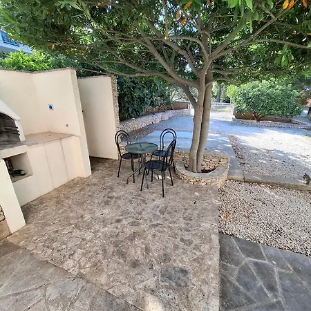 Flora Apartment