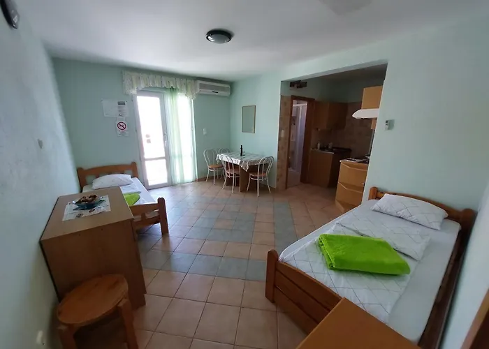 Flora Apartmán Sutivan