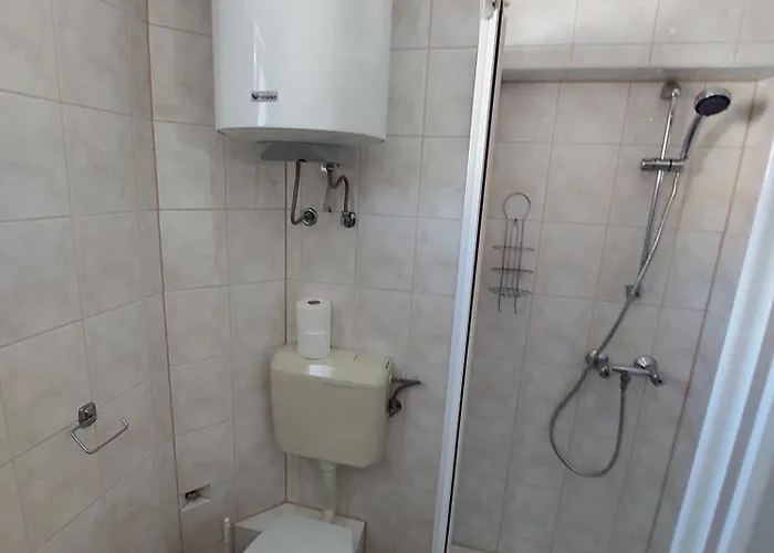 Flora Apartmán Sutivan