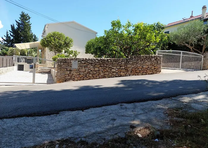 Flora سوتيفان